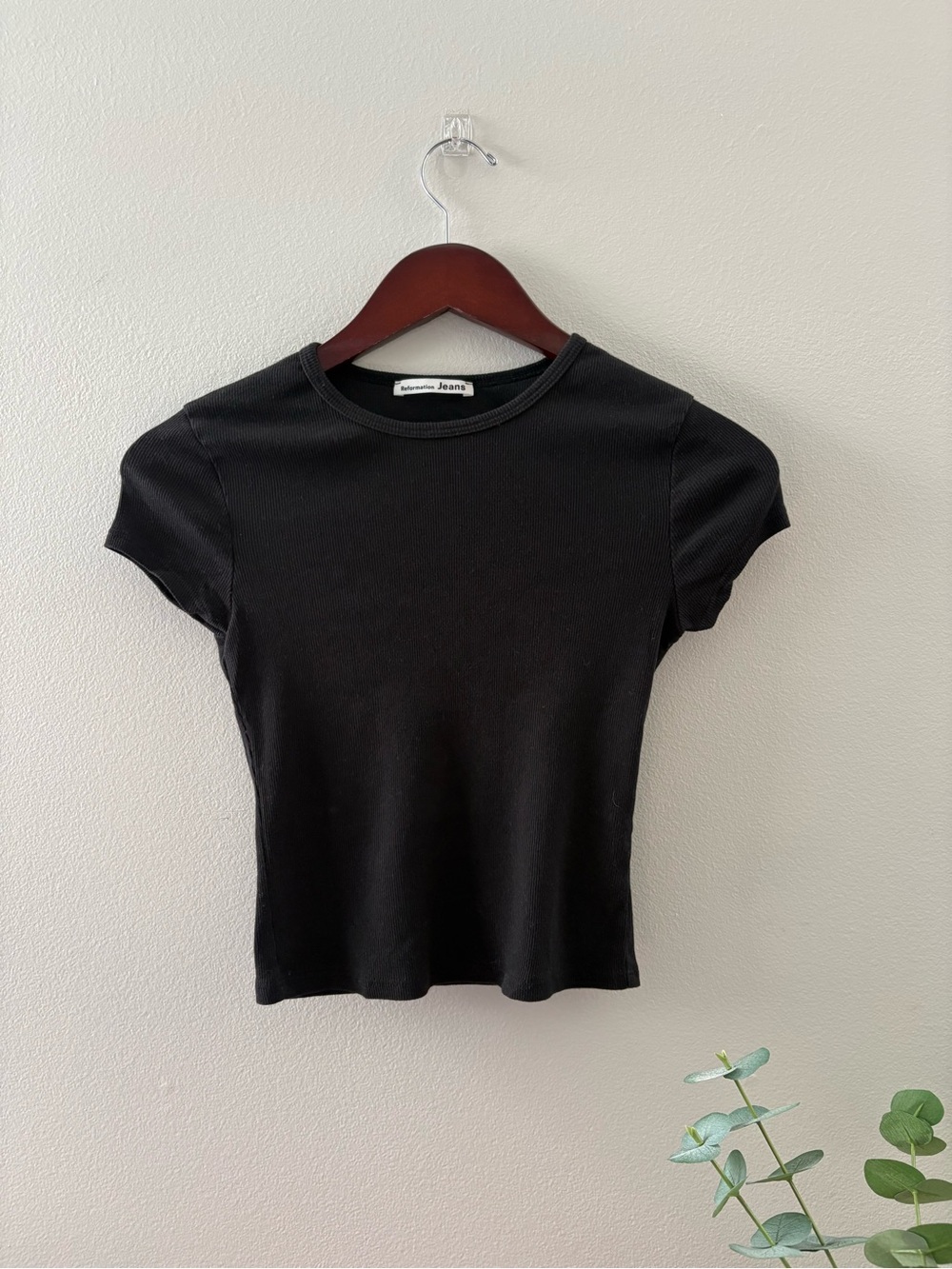 Reformation Black Cropped Ribbed Tee -